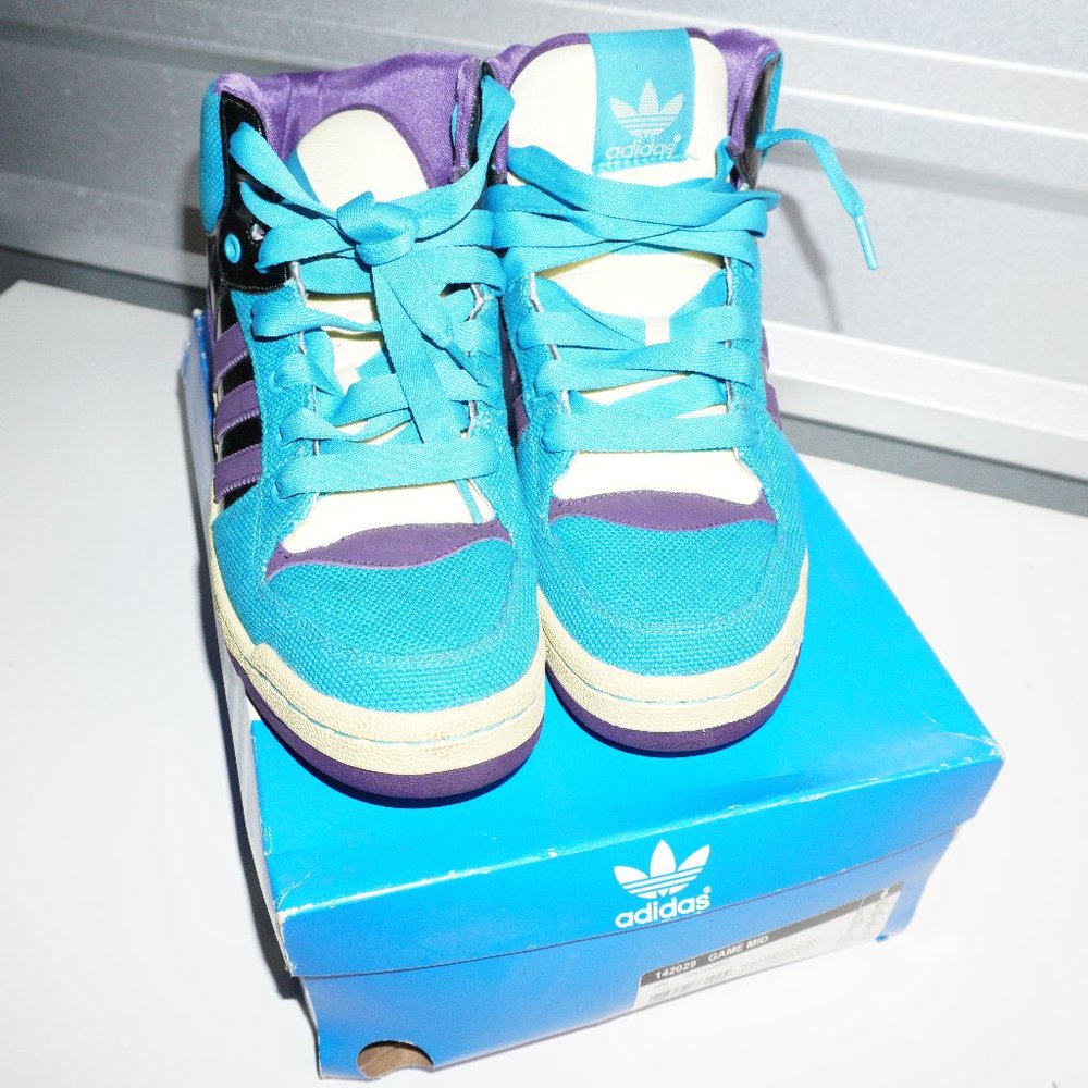 Adidas sneaker size 11 women's
